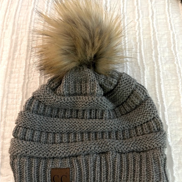 “NEW” C.C EXCLUSIVES POM POM TOBAGGON - Picture 2 of 5